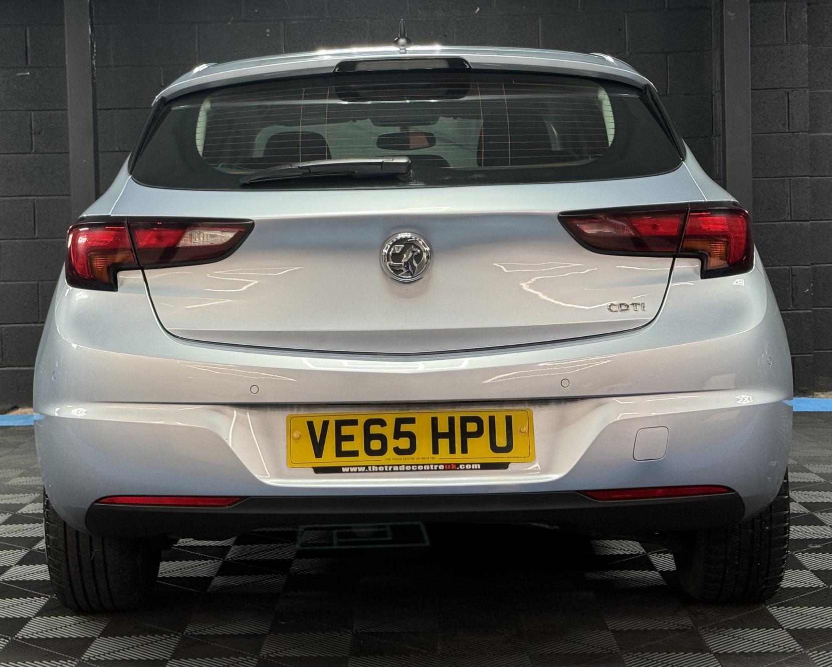 Vauxhall Astra 1.6 CDTi BlueInjection Tech Line Hatchback 5dr Diesel Auto Euro 6 (136 ps)