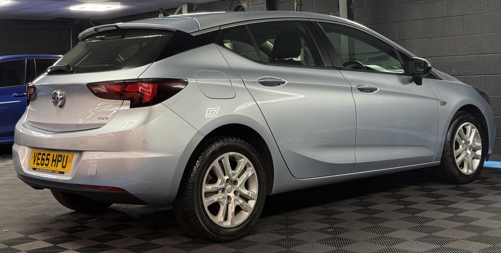 Vauxhall Astra 1.6 CDTi BlueInjection Tech Line Hatchback 5dr Diesel Auto Euro 6 (136 ps)