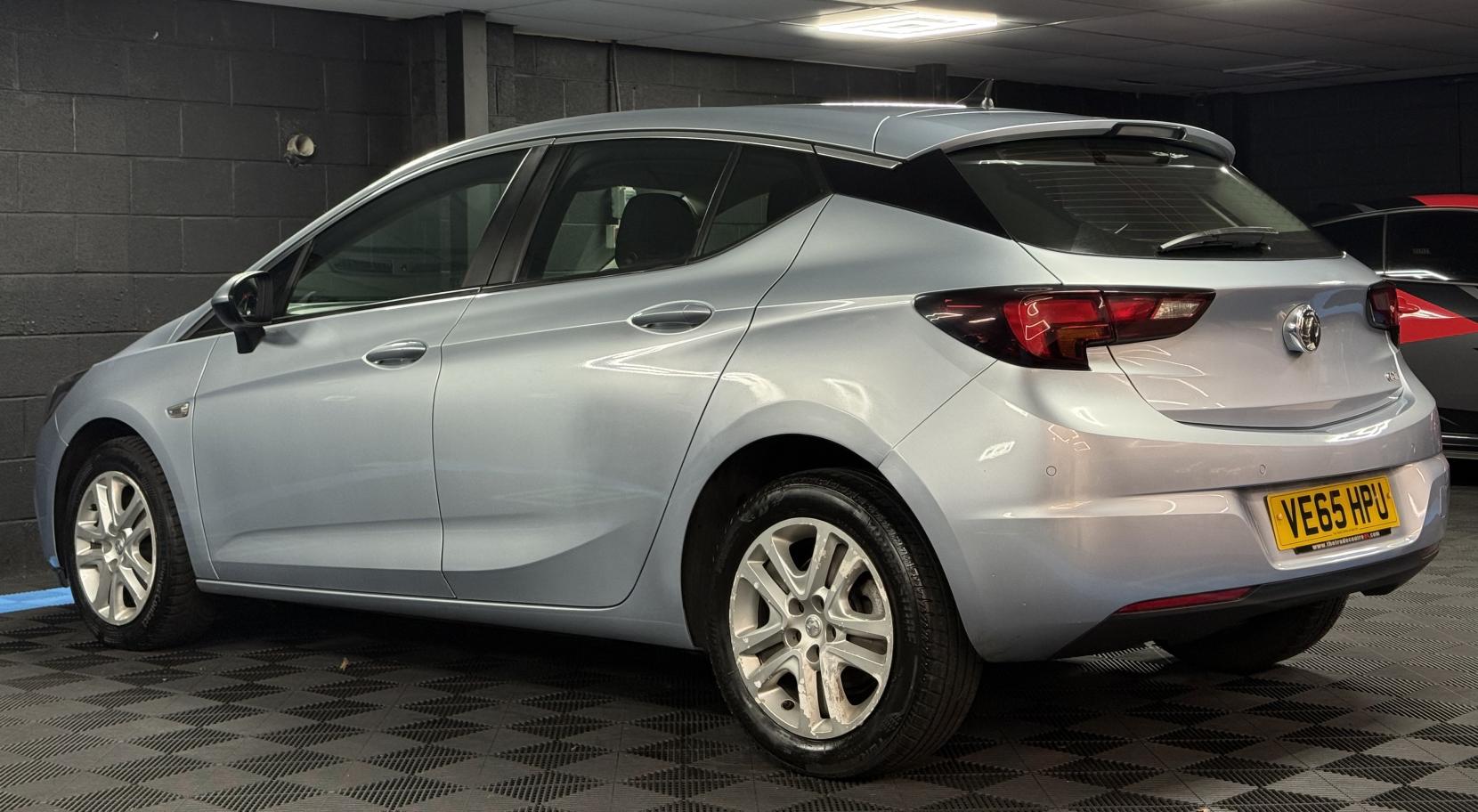 Vauxhall Astra 1.6 CDTi BlueInjection Tech Line Hatchback 5dr Diesel Auto Euro 6 (136 ps)