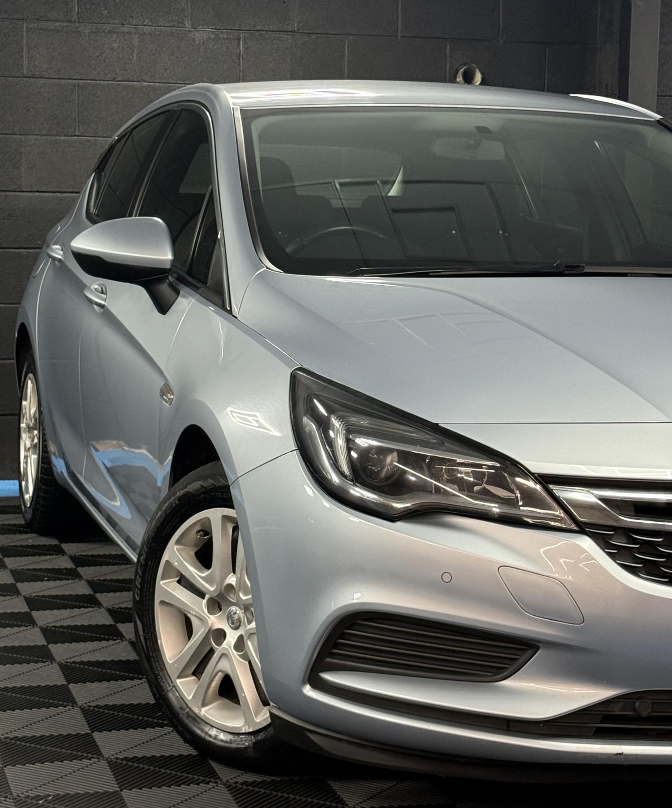 Vauxhall Astra 1.6 CDTi BlueInjection Tech Line Hatchback 5dr Diesel Auto Euro 6 (136 ps)