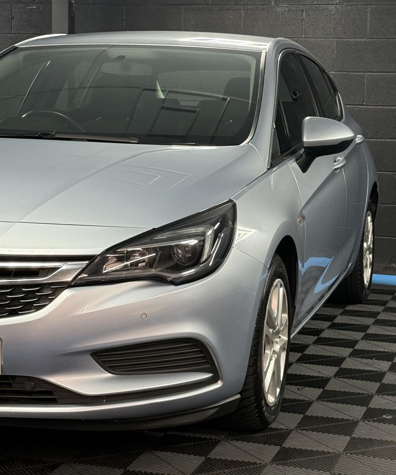 Vauxhall Astra 1.6 CDTi BlueInjection Tech Line Hatchback 5dr Diesel Auto Euro 6 (136 ps)