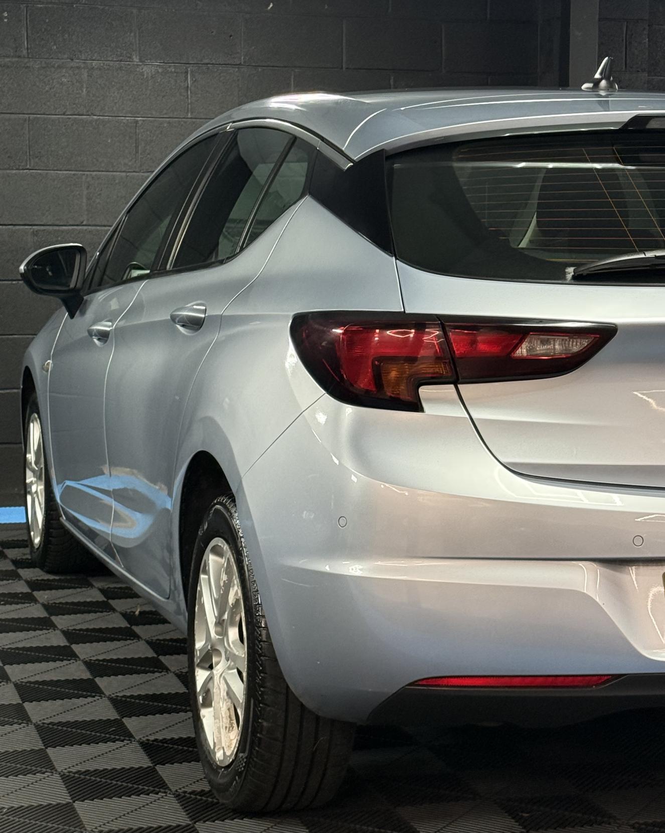 Vauxhall Astra 1.6 CDTi BlueInjection Tech Line Hatchback 5dr Diesel Auto Euro 6 (136 ps)