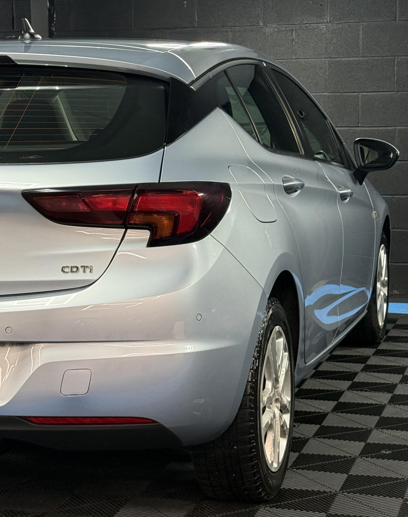 Vauxhall Astra 1.6 CDTi BlueInjection Tech Line Hatchback 5dr Diesel Auto Euro 6 (136 ps)