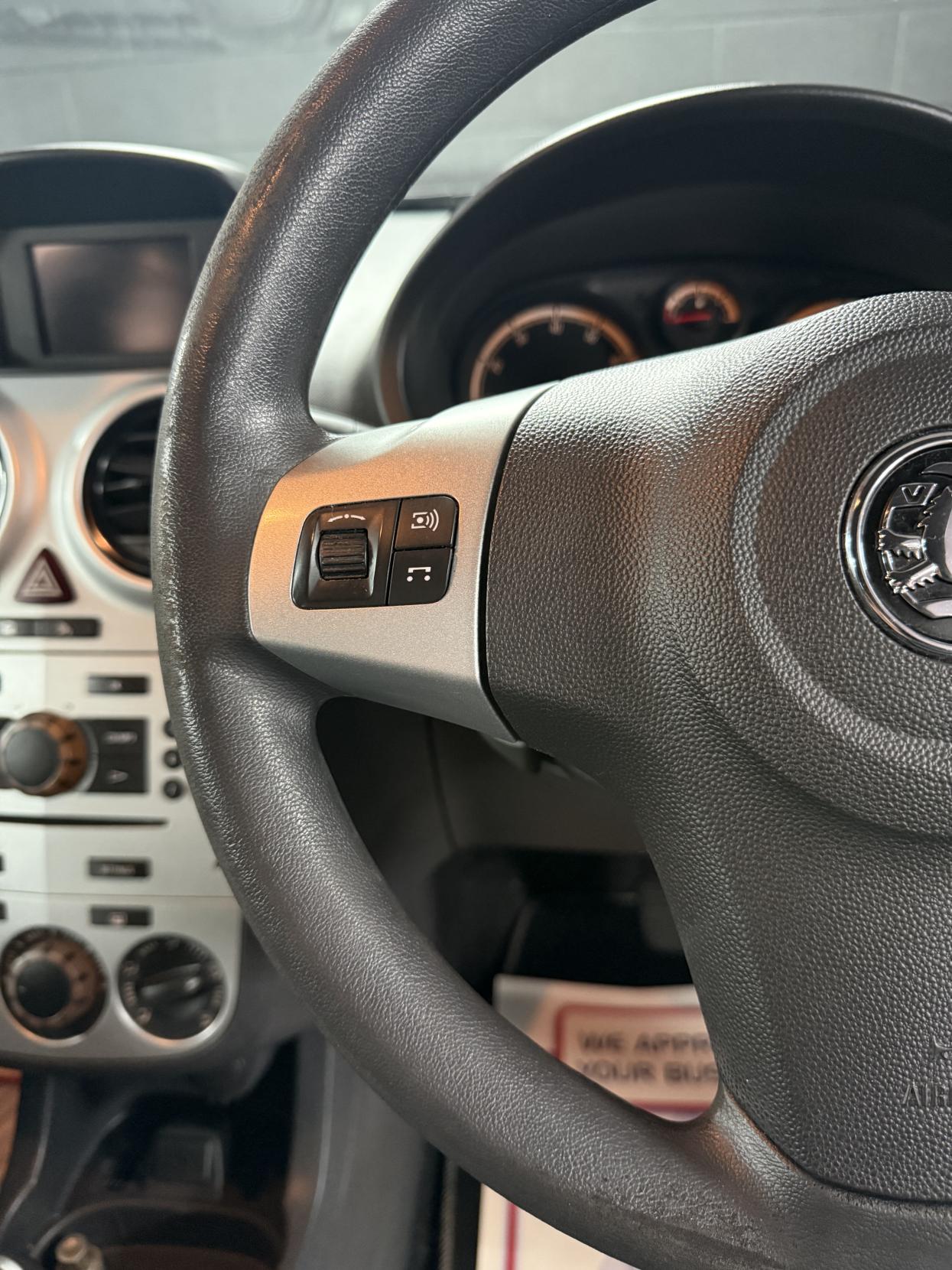 Vauxhall Corsa 1.2i ecoFLEX 16V Excite Hatchback 3dr Petrol Easytronic Euro 5 (A/C) (85 ps)