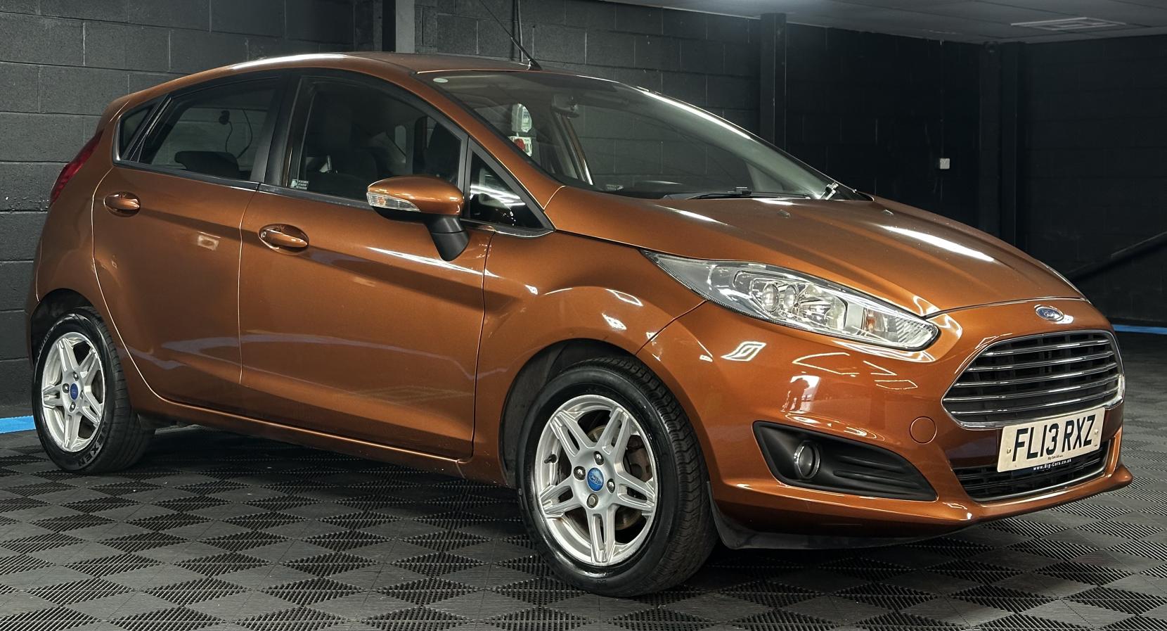 Ford Fiesta 1.6 Zetec Hatchback 5dr Petrol Powershift Euro 5 (105 ps)