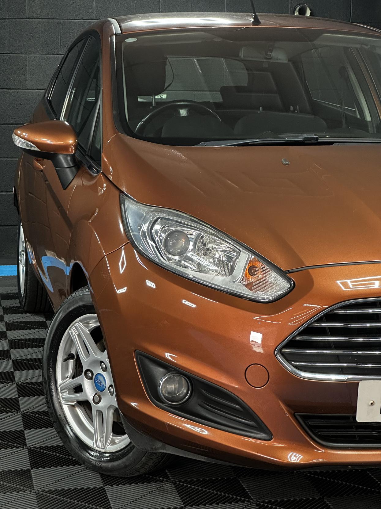 Ford Fiesta 1.6 Zetec Hatchback 5dr Petrol Powershift Euro 5 (105 ps)