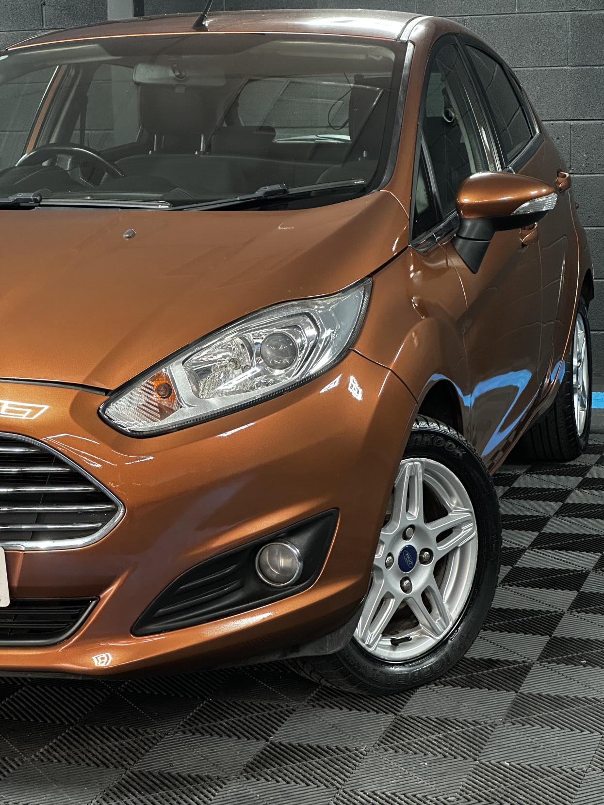 Ford Fiesta 1.6 Zetec Hatchback 5dr Petrol Powershift Euro 5 (105 ps)